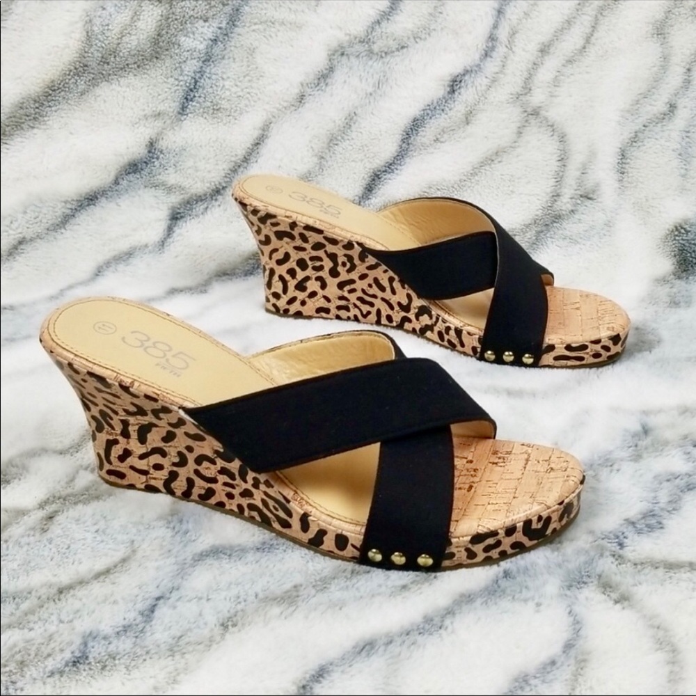 385 5th Leopard Wedge Sandal sz 11 but runs small